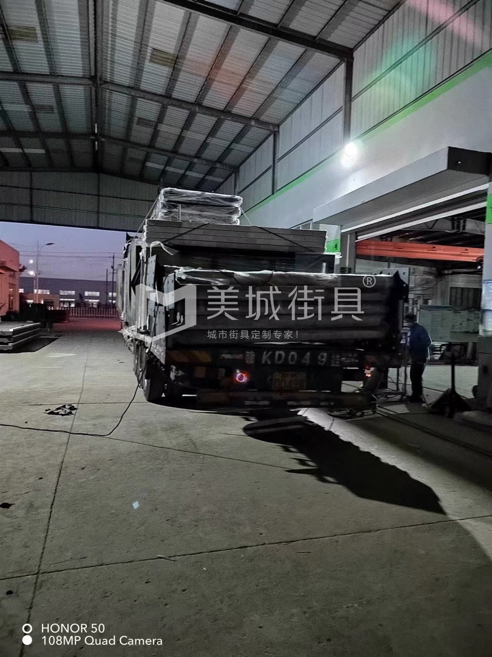 2022.10.18美城街具供應(yīng)臺(tái)州第三、四車候車亭發(fā)貨記錄